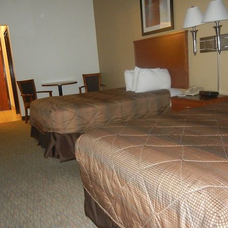 Days Inn By Wyndham Phenix City Near Fort Moore Екстериор снимка