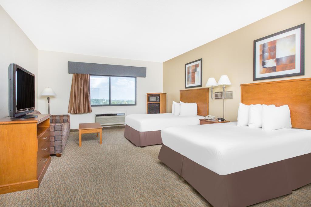 Days Inn By Wyndham Phenix City Near Fort Moore Екстериор снимка
