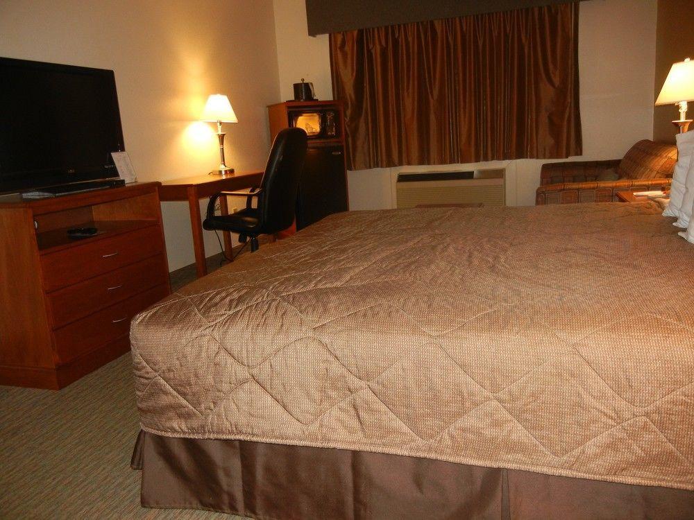 Days Inn By Wyndham Phenix City Near Fort Moore Екстериор снимка