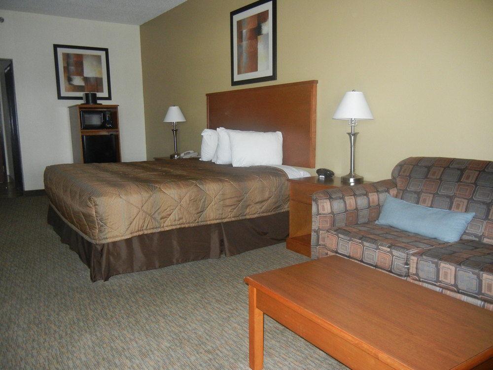 Days Inn By Wyndham Phenix City Near Fort Moore Екстериор снимка