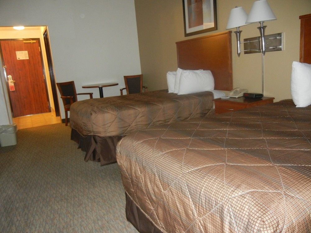 Days Inn By Wyndham Phenix City Near Fort Moore Екстериор снимка