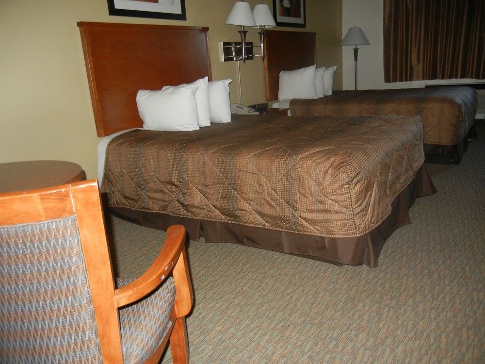 Days Inn By Wyndham Phenix City Near Fort Moore Екстериор снимка