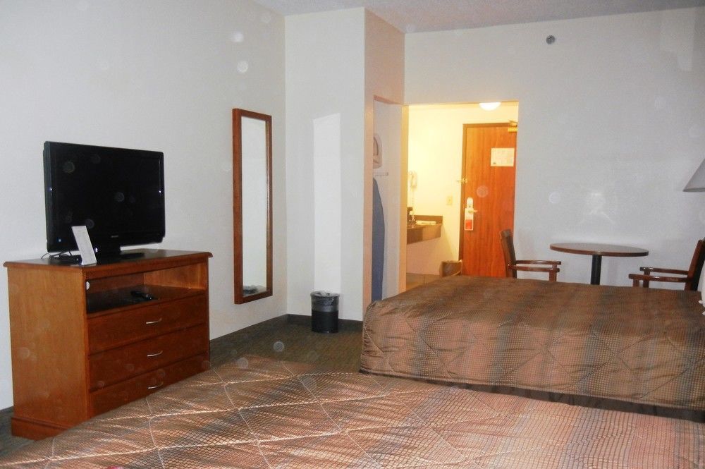 Days Inn By Wyndham Phenix City Near Fort Moore Екстериор снимка