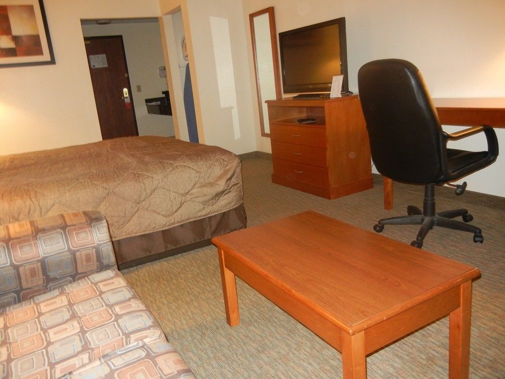 Days Inn By Wyndham Phenix City Near Fort Moore Екстериор снимка