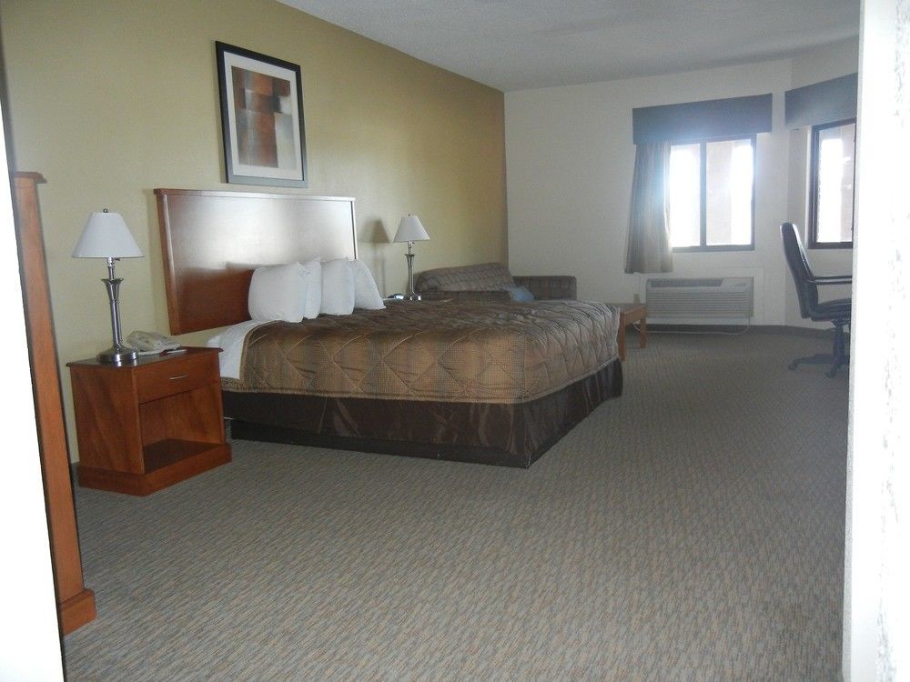 Days Inn By Wyndham Phenix City Near Fort Moore Екстериор снимка