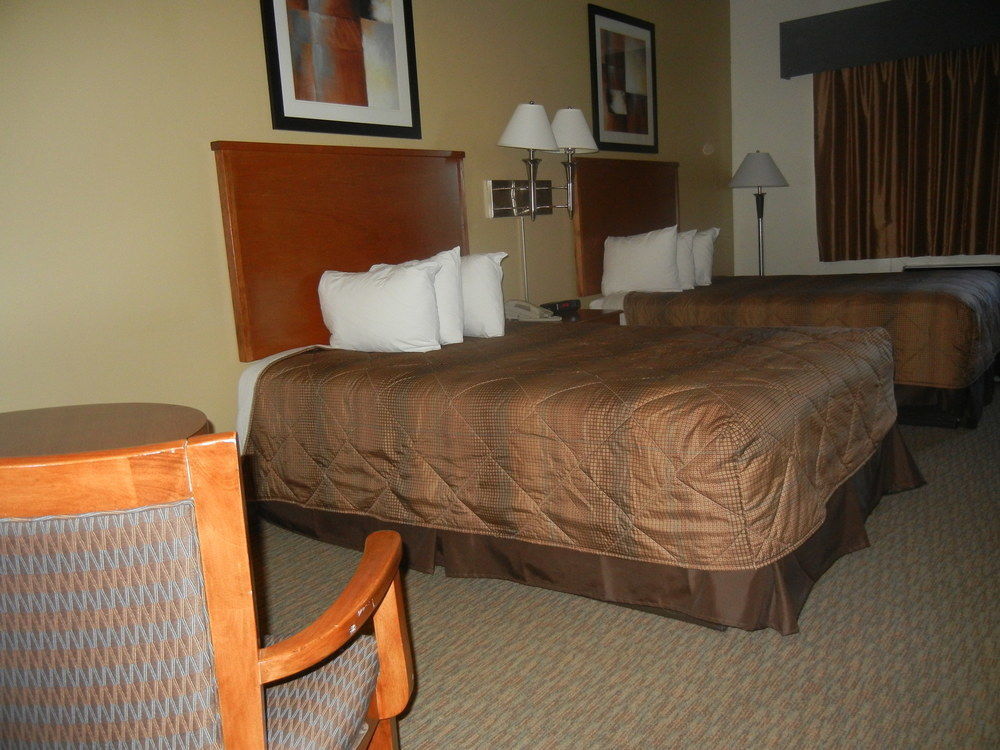 Days Inn By Wyndham Phenix City Near Fort Moore Екстериор снимка