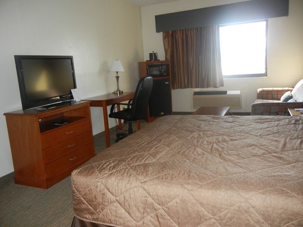 Days Inn By Wyndham Phenix City Near Fort Moore Екстериор снимка