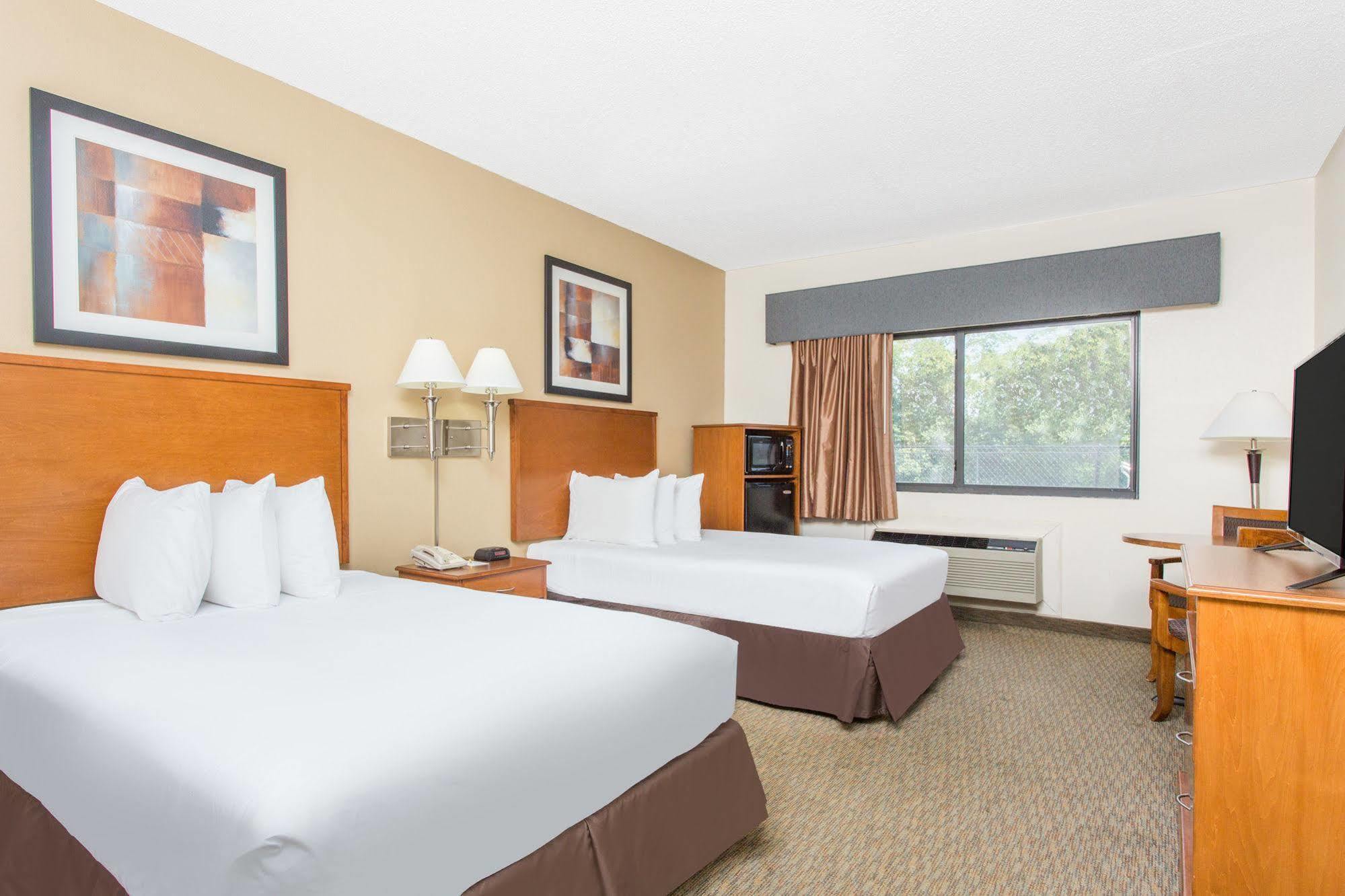 Days Inn By Wyndham Phenix City Near Fort Moore Екстериор снимка