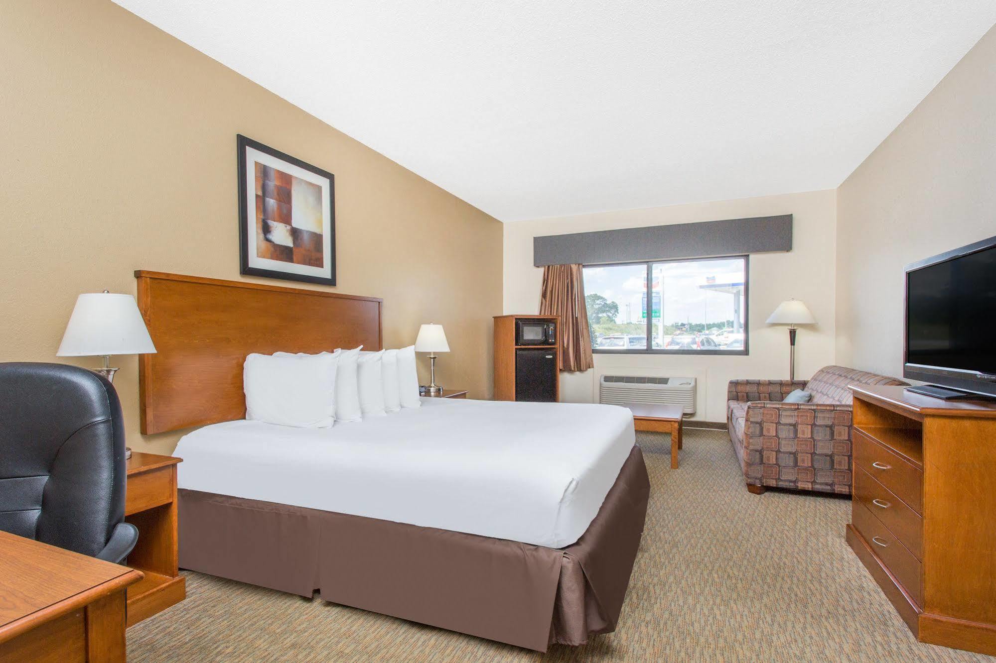 Days Inn By Wyndham Phenix City Near Fort Moore Екстериор снимка