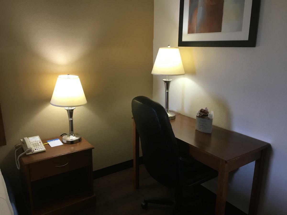 Days Inn By Wyndham Phenix City Near Fort Moore Екстериор снимка