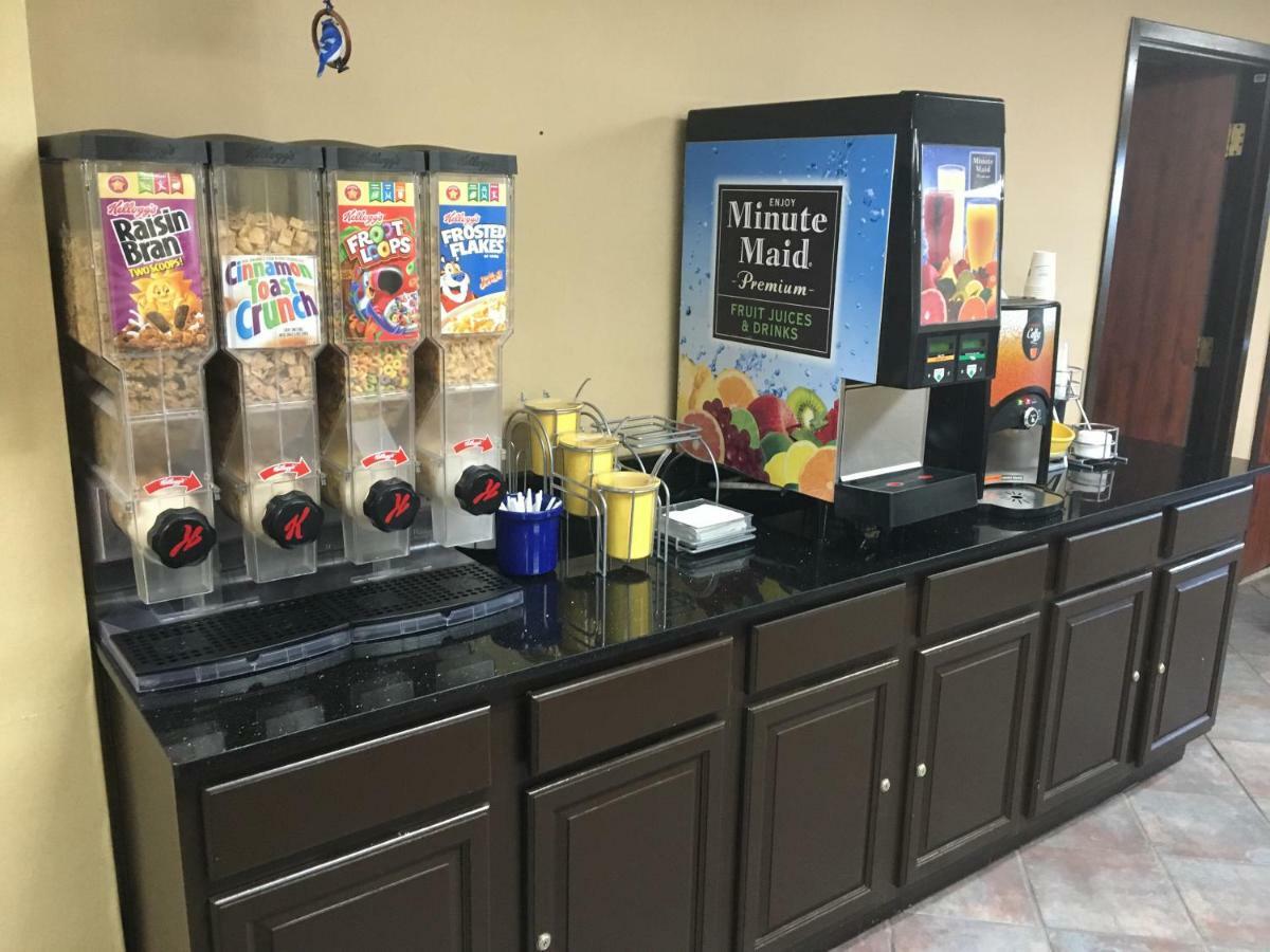 Days Inn By Wyndham Phenix City Near Fort Moore Екстериор снимка